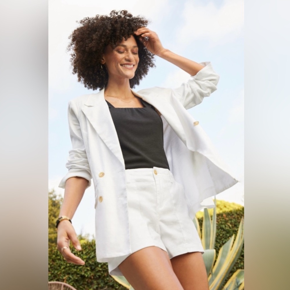New NWT Evereve Alexa Utility Button White Linen Blend Chino Shorts Sz. 29